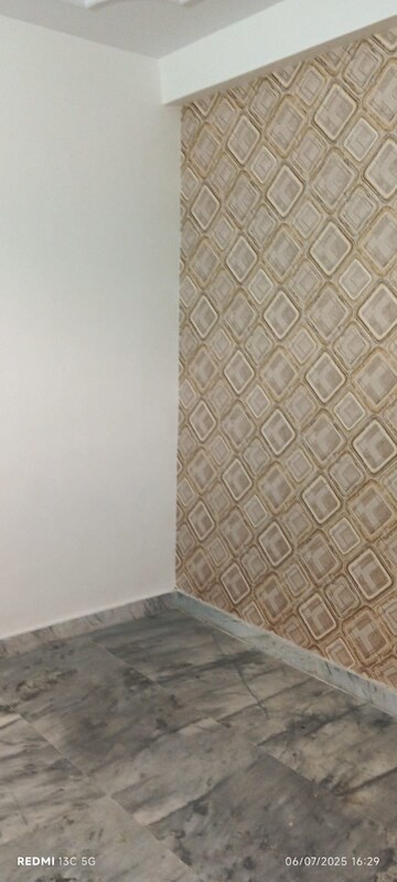 Room in 1 BHK Apartment at Shalimar Garden – for Sale