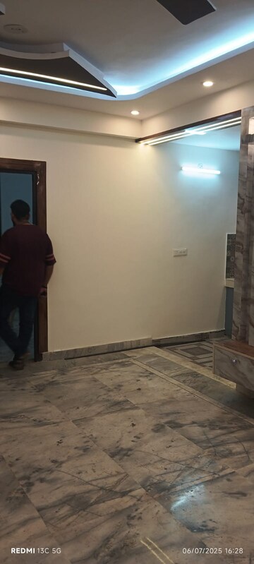 Room in 2 BHK Apartment at Shalimar Garden – for Sale