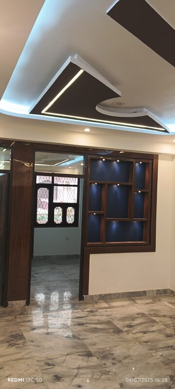Bedroom in 2 BHK Apartment at Shalimar Garden – for Sale