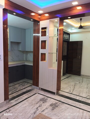 Building Lobby in 3 BHK Apartment at Shalimar Garden – for Sale
