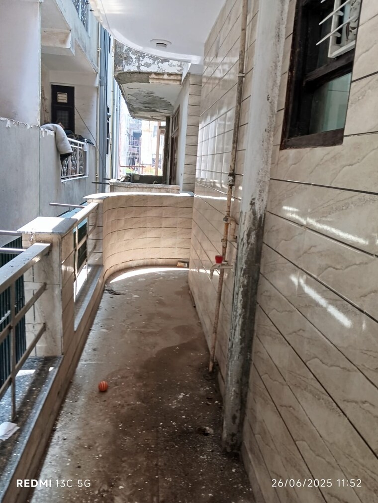 Balcony, shalimar garden 3 Bedroom 1200 Sq.Ft. Apartment In Shalimar Garden Ghaziabad 9174096