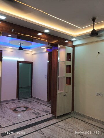 Building Lobby in 3 BHK Apartment at Shalimar Garden – for Sale