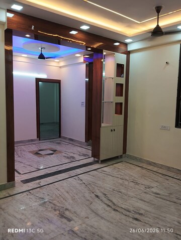 Room in 3 BHK Apartment at Shalimar Garden – for Sale