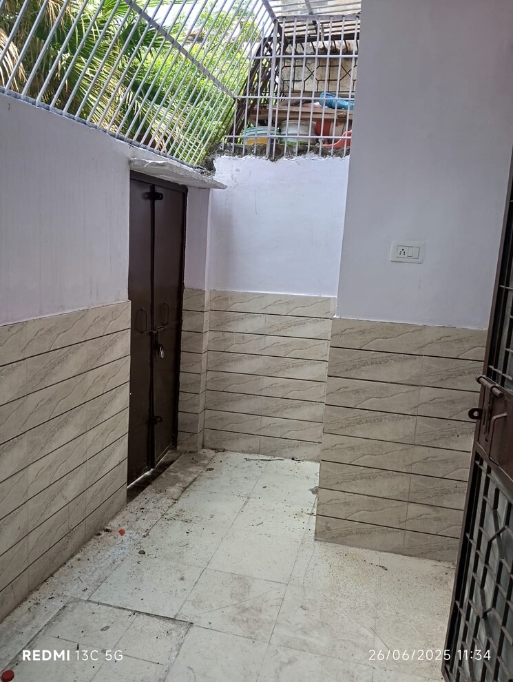 Balcony, shalimar garden 3 Bedroom 1400 Sq.Ft. Apartment In Shalimar Garden Ghaziabad 9174105