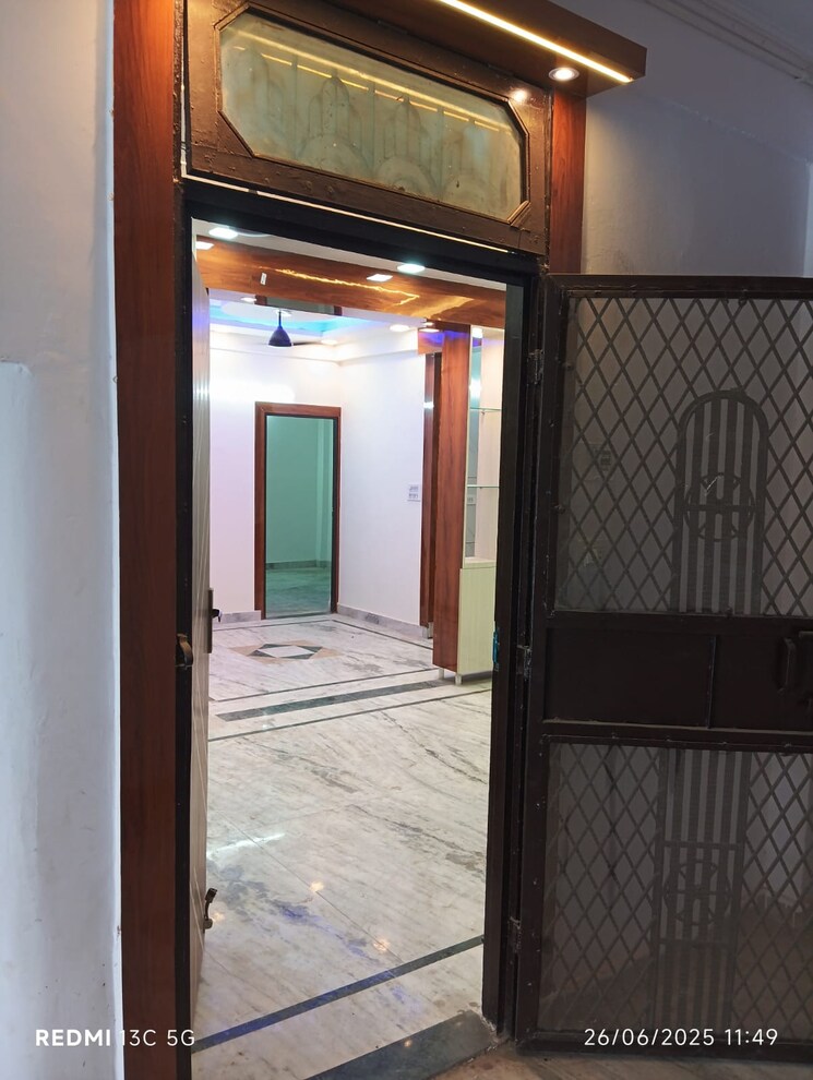 Room, shalimar garden 3 Bedroom 1400 Sq.Ft. Apartment In Shalimar Garden Ghaziabad 9174105