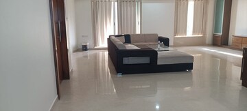 Living Room in 3 BHK Apartment at Tardeo – for Rent