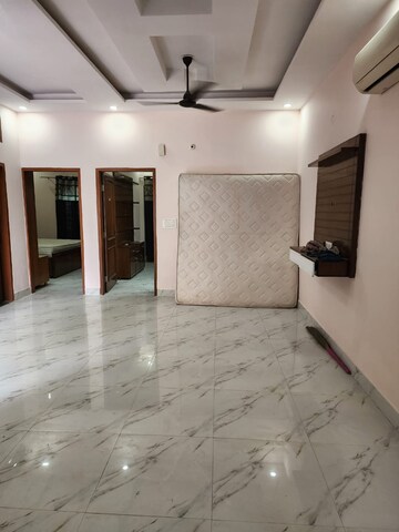 Room in 6 BHK Independent House at Aerocity – for Sale