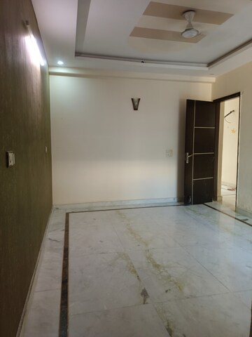 Room in 2 BHK Builder Floor at Green Fields Colony – for Rent