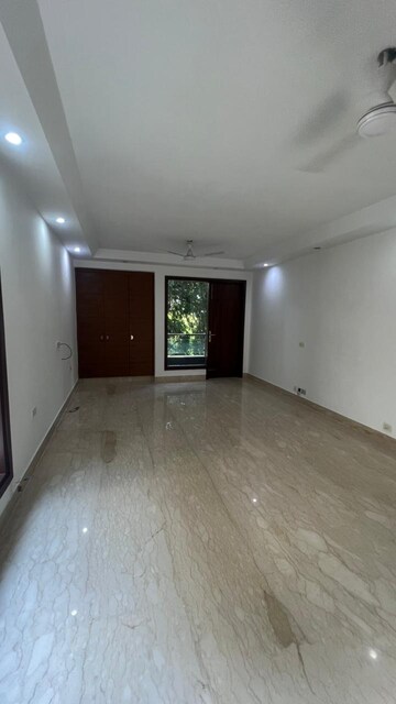 Room in 4 BHK Builder Floor at Maharani Bagh – for Rent