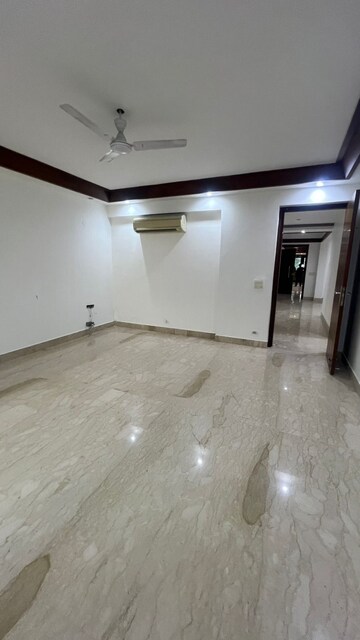 Room in 4 BHK Builder Floor at Maharani Bagh – for Rent