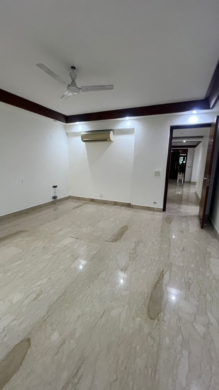 Room, maharani bagh 4 Bedroom 7200 Sq.Ft. Builder Floor In Maharani Bagh Delhi 9174263
