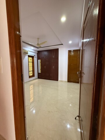 Room in 3 BHK Apartment at MC Castle, Indiranagar – for Rent