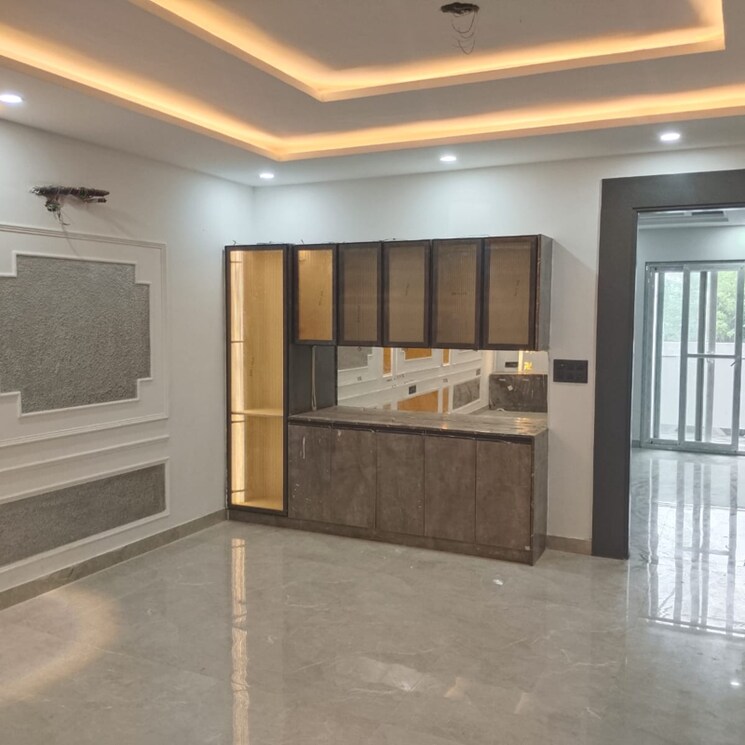 Room, sector 85 4 Bedroom 350 Sq.Yd. Builder Floor In Sector 85 Faridabad 9174343