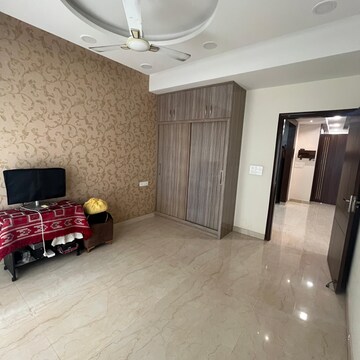 Parking in 4 BHK Builder Floor at Sector 85 – for Sale