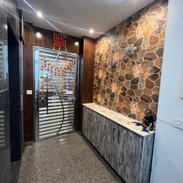 Parking in 4 BHK Builder Floor at Sector 85 – for Sale