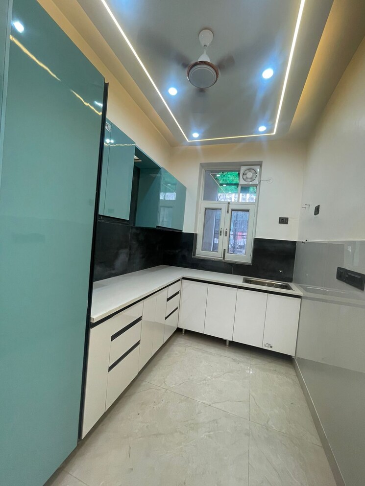 Kitchen, green fields colony 3 Bedroom 205 Sq.Yd. Builder Floor In Green Fields Colony Faridabad 9174501