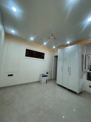 Building Lobby in 3 BHK Builder Floor at Green Fields Colony – for Sale