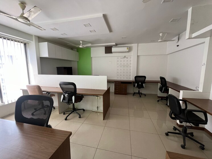 Team Area, goyal-palladium Commercial Office Space 1314 Sq.Ft. In Makarba Ahmedabad 9174460