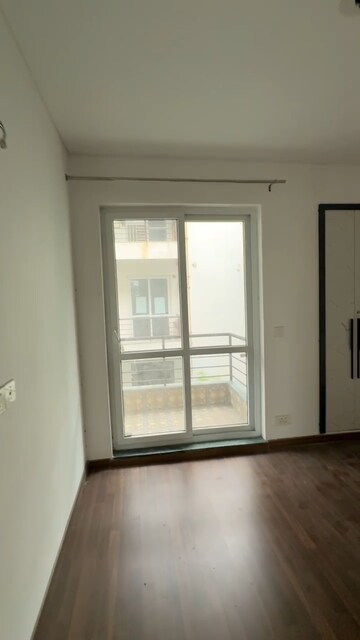 Room in 3 BHK Builder Floor at BPTP Parkland Pride, Sector 77 – for Rent