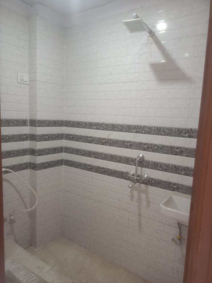 Attached Bathroom, vasant kunj 1 Bedroom 400 Sq.Ft. Apartment In Vasant Kunj Delhi 9174478