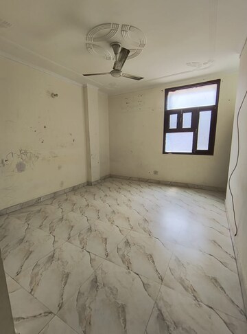 Room in 2.5 BHK Builder Floor at Govindpuri – for Rent