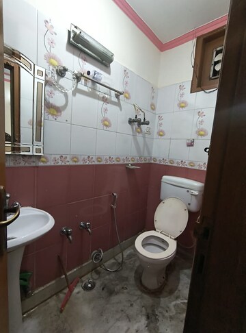 Team Area in 2.5 BHK Builder Floor at Govindpuri – for Rent