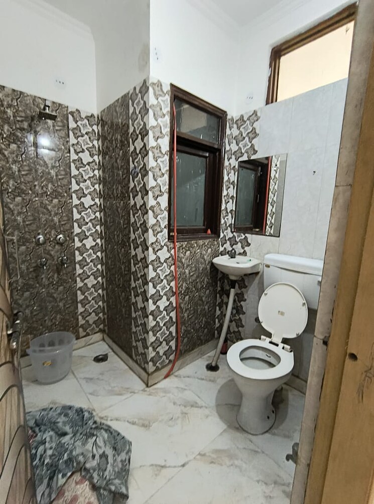 Bathroom, govindpuri 2.5 Bedroom 650 Sq.Ft. Builder Floor In Govindpuri Delhi 9174535