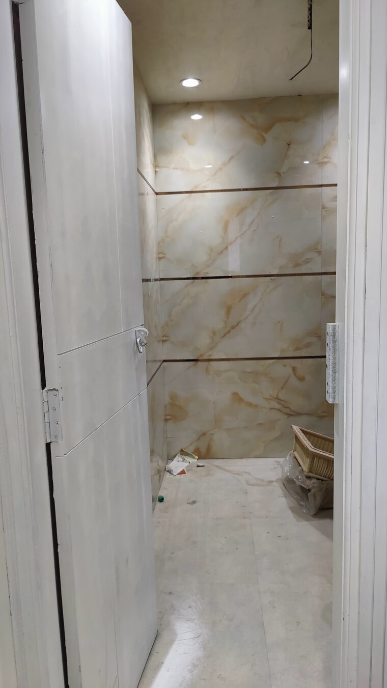 Bathroom, green fields colony 4 Bedroom 4850 Sq.Ft. Builder Floor In Green Fields Colony Faridabad 9174575