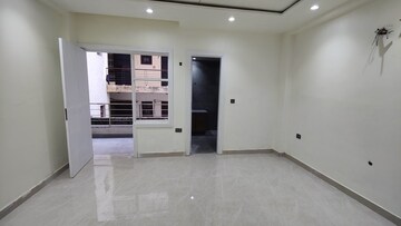 Room in 4 BHK Builder Floor at Green Fields Colony – for Rent