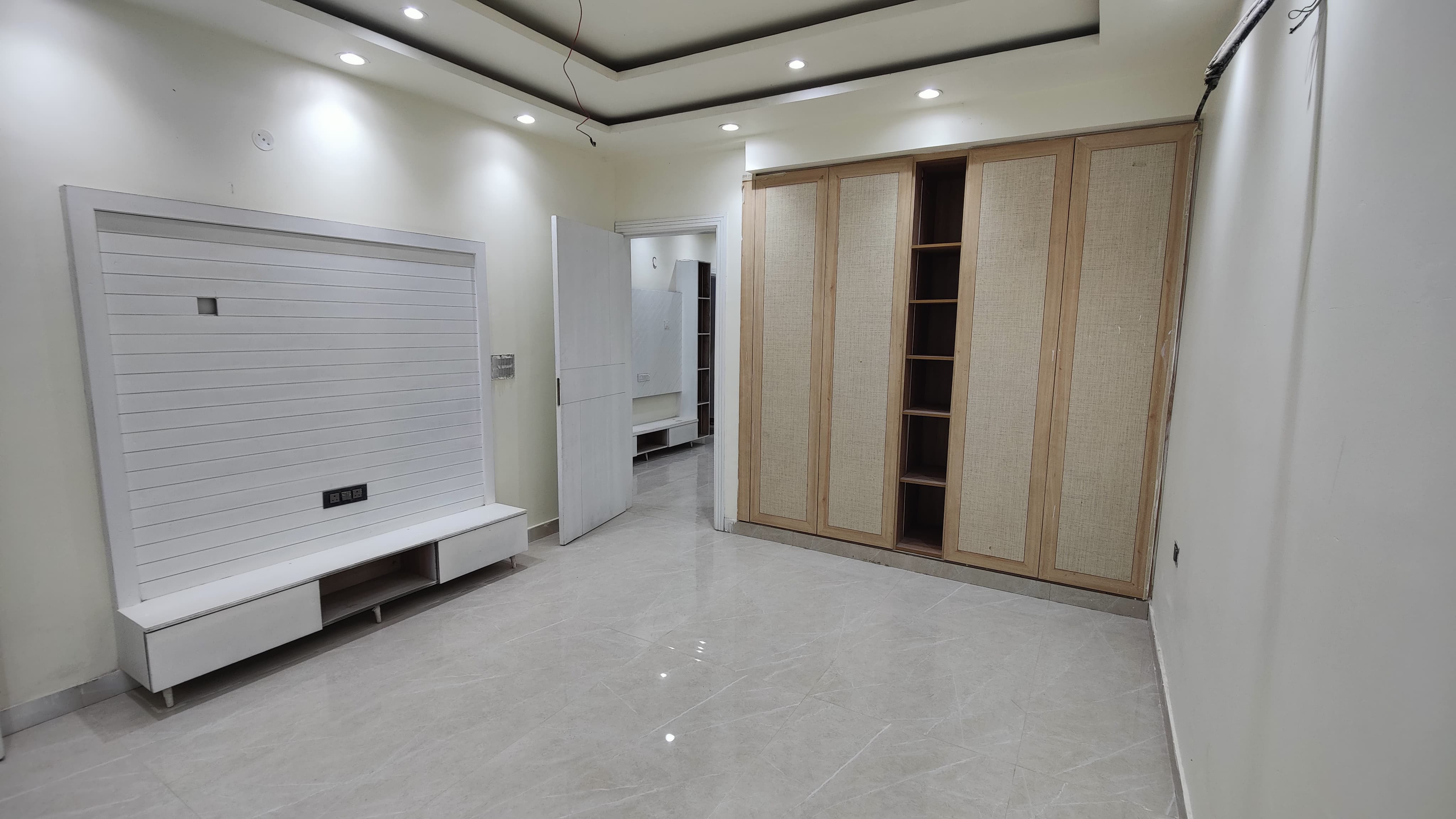 4 BHK + Servant Room Builder Floor For Rent in 4 Bhk 
