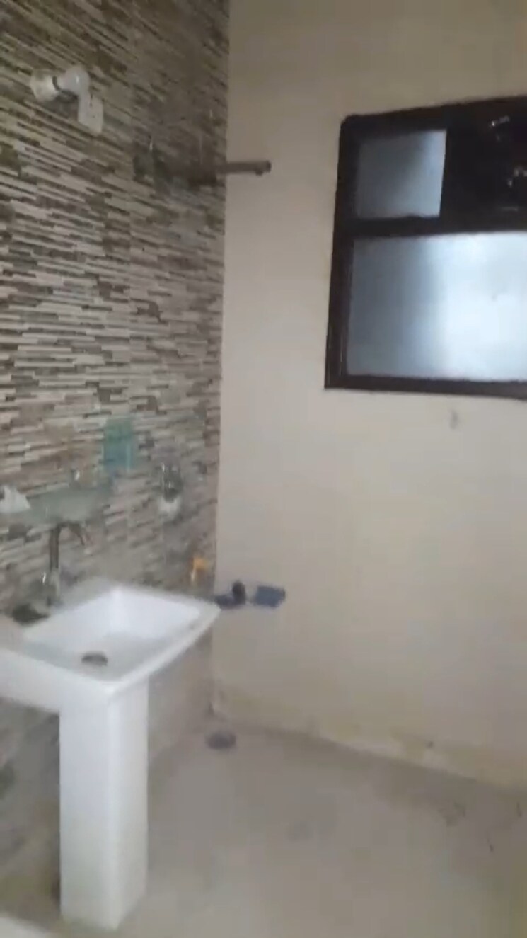 Bathroom, bptp-parklands 3 Bedroom 300 Sq.Yd. Builder Floor In Sector 76 Faridabad 9174579