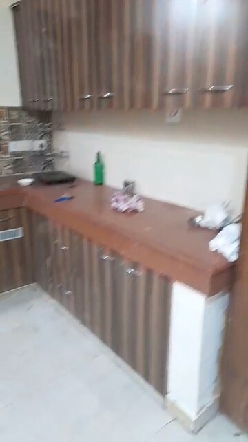 Team Area in 3 BHK Builder Floor at BPTP Parklands, Sector 76 – for Rent