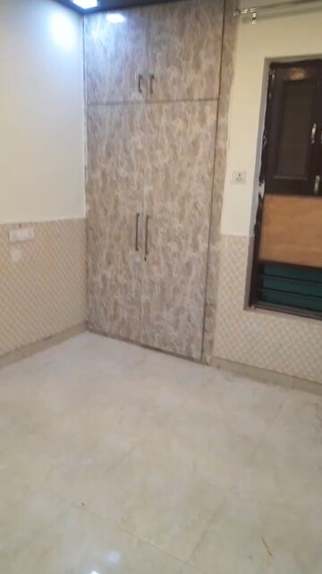 Room in 3 BHK Builder Floor at BPTP Parklands, Sector 76 – for Rent