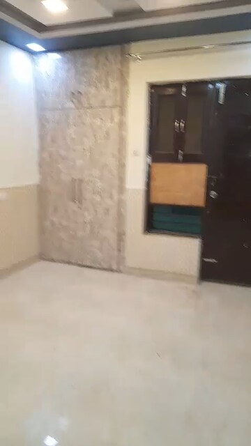 Room in 3 BHK Builder Floor at BPTP Parklands, Sector 76 – for Rent