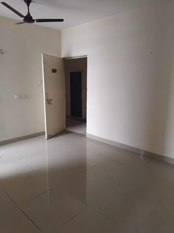 Room in 3 BHK Apartment at Conscient Habitat 78, Sector 78 – for Rent