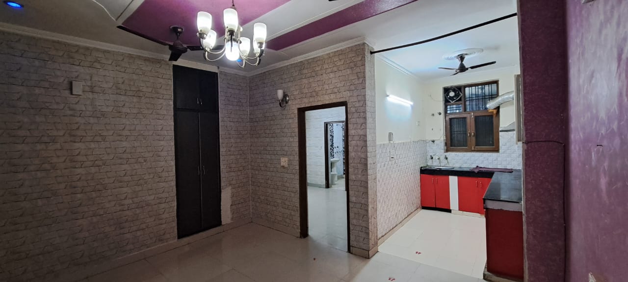 2 BHK + Pooja Room 810 Sq.Ft. Builder Floor in Sainik Plaza