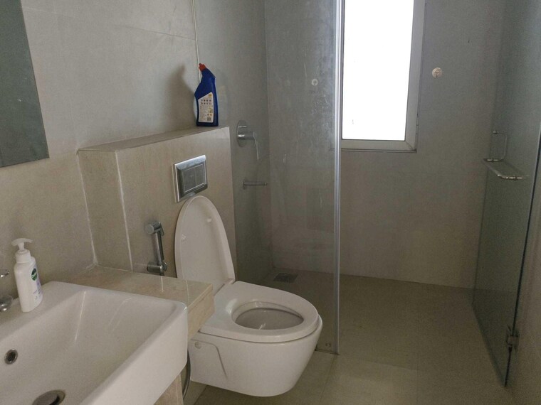 Bathroom, indiabulls-sky-forest 3 Bedroom 1670 Sq.Ft. Apartment In Lower Parel Mumbai 9174600