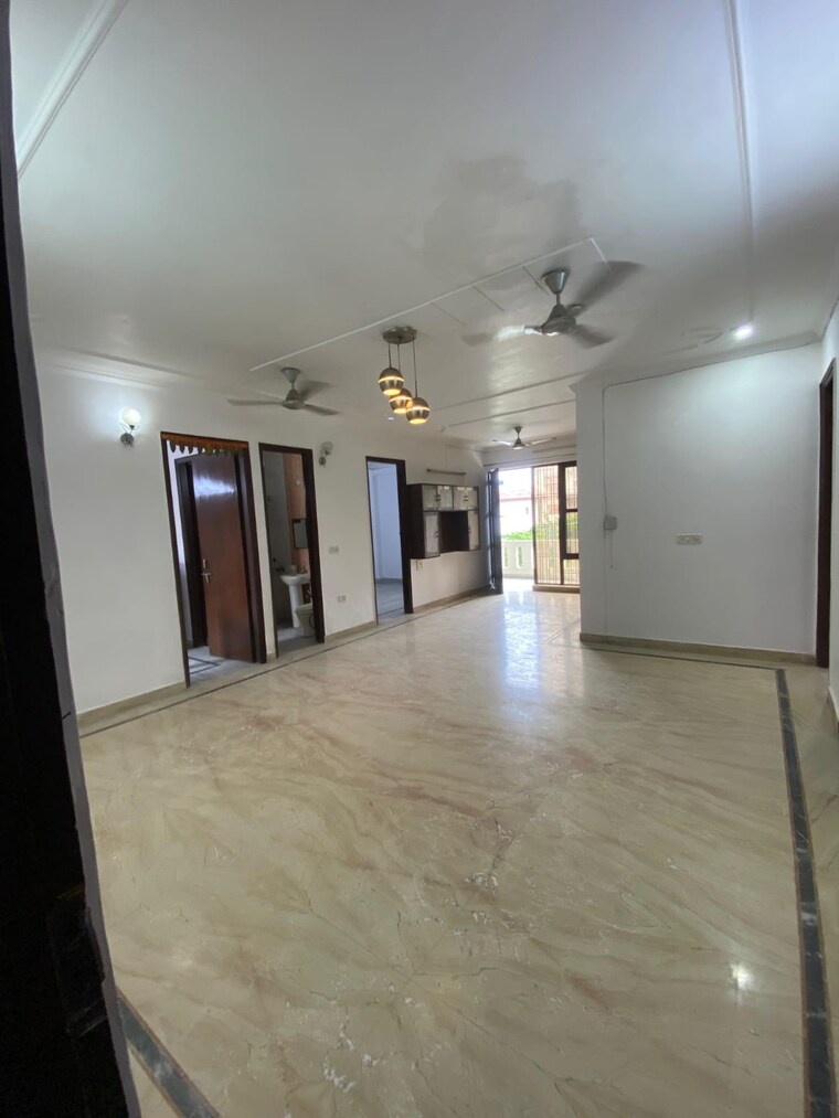 Room, ashoka enclave 4 Bedroom 450 Sq.Yd. Builder Floor In Ashoka Enclave Faridabad 9174660