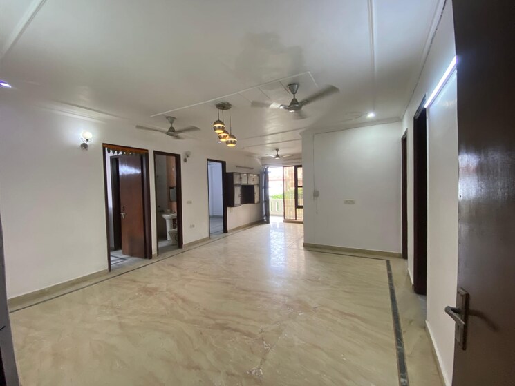 Room, ashoka enclave 4 Bedroom 450 Sq.Yd. Builder Floor In Ashoka Enclave Faridabad 9174660