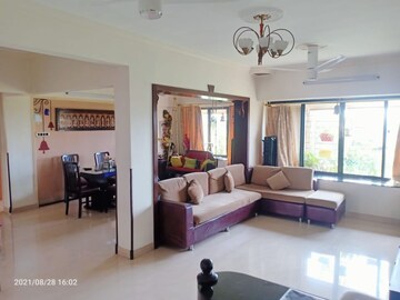 Team Area in 2 BHK Apartment at Oberoi Realty Park View, Kandivali East – for Rent