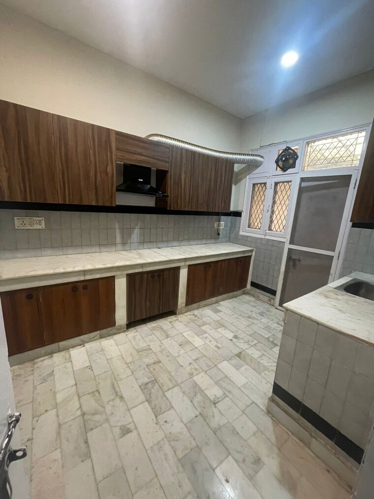 Kitchen, bestech-center-point 3 Bedroom 215 Sq.Yd. Builder Floor In Sushant Lok I Gurgaon 9174696