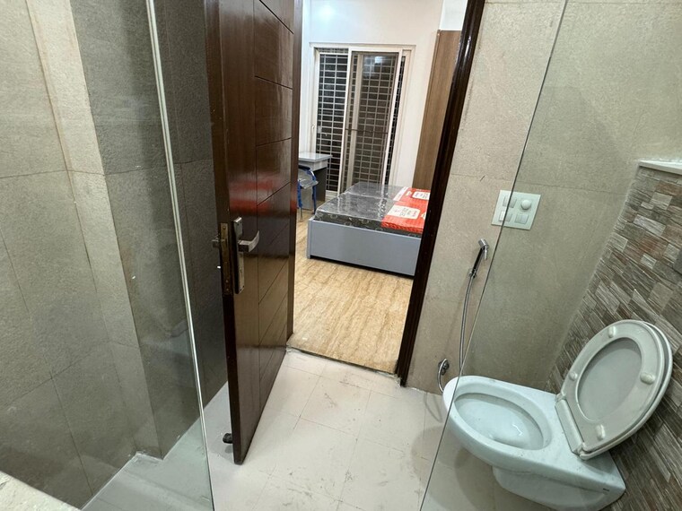 Bathroom, sushant-vyapaar-kendra 3 Bedroom 215 Sq.Yd. Builder Floor In Sector 43 Gurgaon 9174723