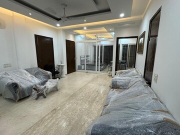 Parking in 3 BHK Builder Floor at Sushant Vyapaar Kendra, Sector 43 – for Rent