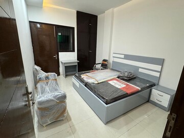Bedroom in 3 BHK Builder Floor at Sushant Vyapaar Kendra, Sector 43 – for Rent