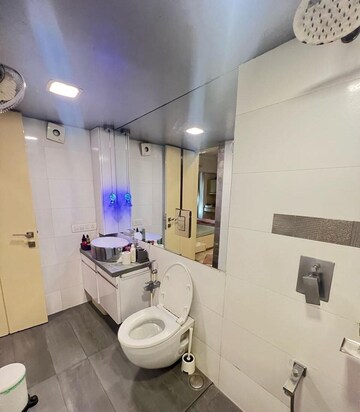 Team Area in 3 BHK Apartment at Raheja Center, Nariman Point – for Rent