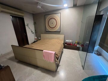 Living Room in 3 BHK Apartment at Raheja Center, Nariman Point – for Rent