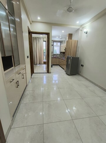 Building Lobby in 3 BHK Builder Floor at Gupta Awas, Sector 43 – for Rent