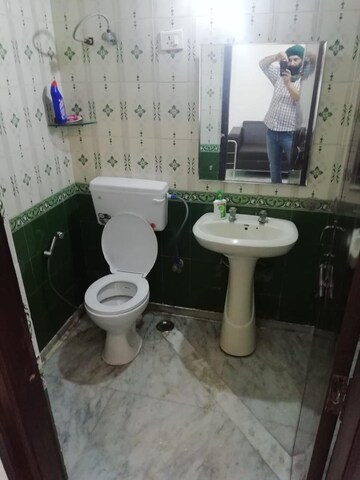 Attached Bathroom in 2 BHK Builder Floor at Ashoka Enclave – for Rent