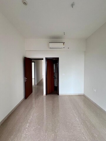 Room in 3 BHK Apartment at Piramal Mahalaxmi, Mahalaxmi – for Rent