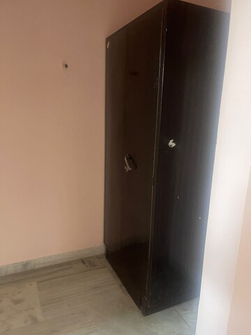 Furnished Amenities in 4 BHK Apartment at Sector 77 – for Rent